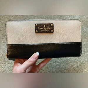 Like New Kate Spade Bay Street Pebbled Leather Zip Around Wallet
